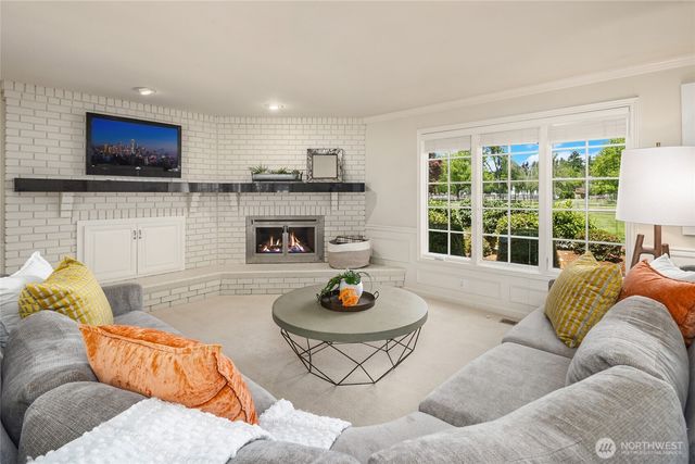20729 SE 34th Street, Sammamish, WA 98075