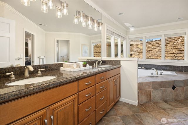 20729 SE 34th Street, Sammamish, WA 98075