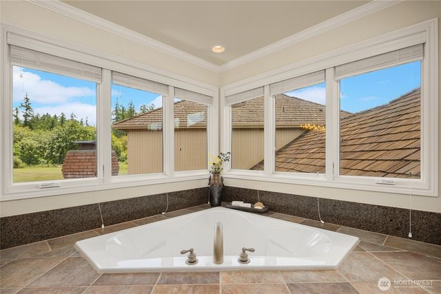 20729 SE 34th Street, Sammamish, WA 98075