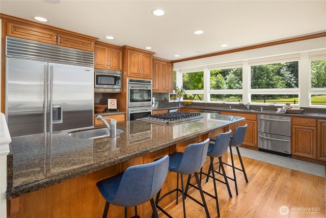 20729 SE 34th Street, Sammamish, WA 98075