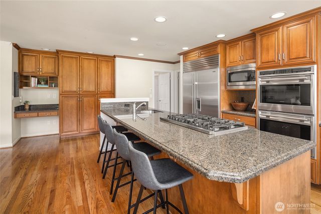 20729 SE 34th Street, Sammamish, WA 98075