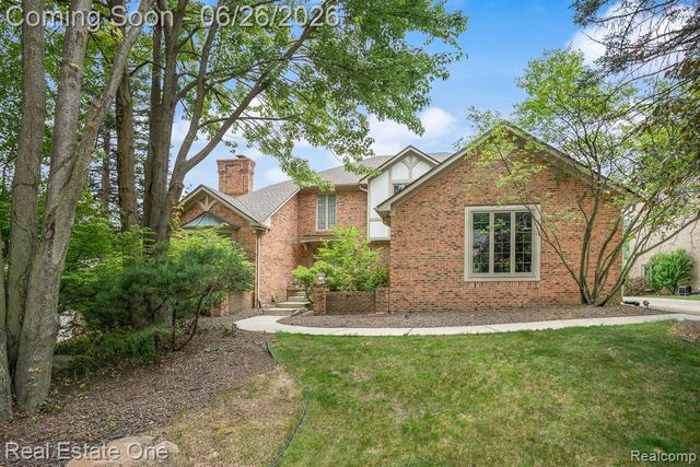 2898 Eagle Drive, Rochester Hills, MI 48309