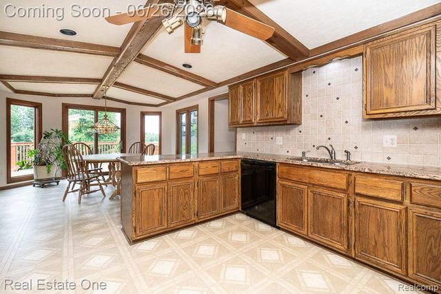 2898 Eagle Drive, Rochester Hills, MI 48309