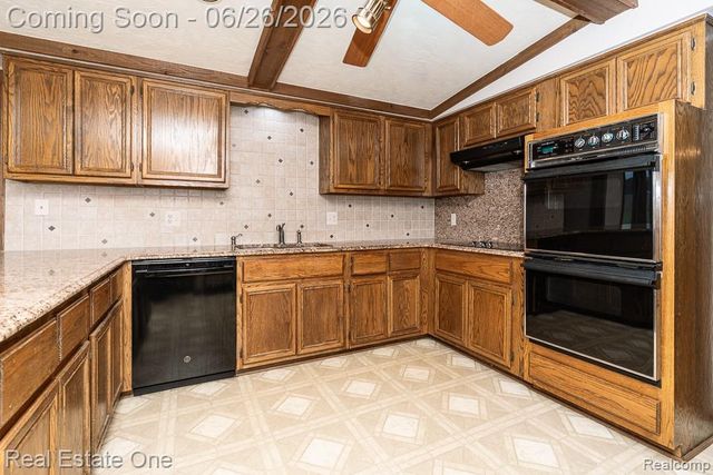 2898 Eagle Drive, Rochester Hills, MI 48309