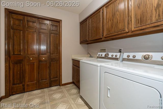 2898 Eagle Drive, Rochester Hills, MI 48309