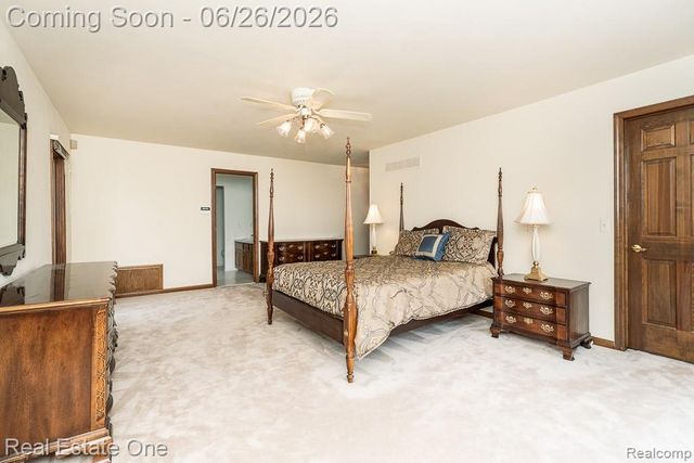 2898 Eagle Drive, Rochester Hills, MI 48309
