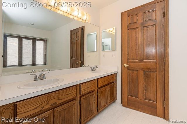 2898 Eagle Drive, Rochester Hills, MI 48309
