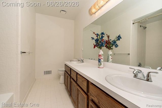 2898 Eagle Drive, Rochester Hills, MI 48309