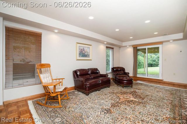 2898 Eagle Drive, Rochester Hills, MI 48309