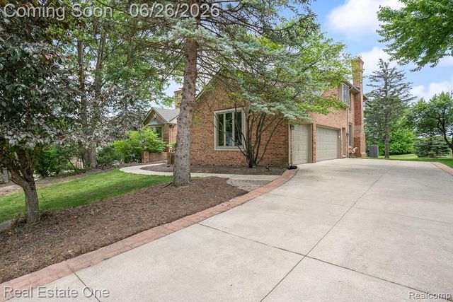 2898 Eagle Drive, Rochester Hills, MI 48309