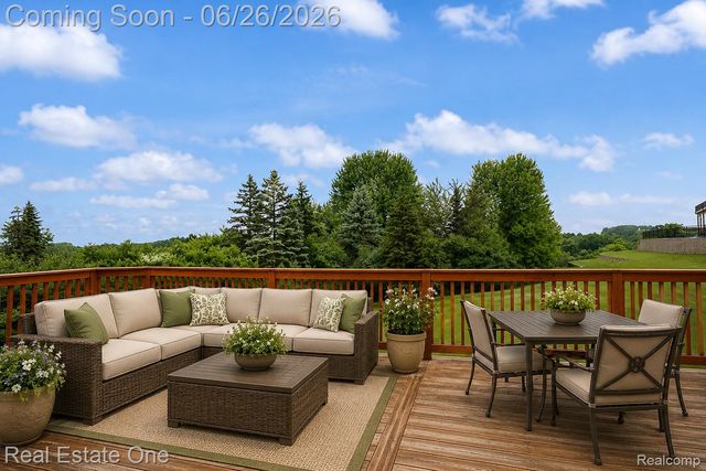 2898 Eagle Drive, Rochester Hills, MI 48309