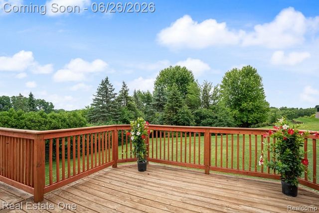 2898 Eagle Drive, Rochester Hills, MI 48309