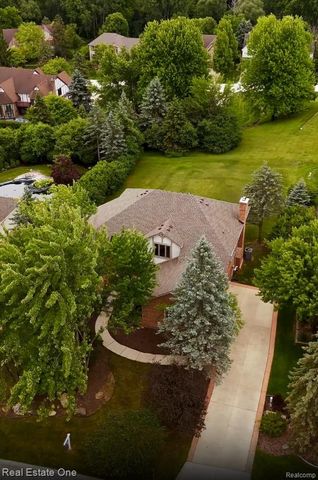 2898 Eagle Drive, Rochester Hills, MI 48309