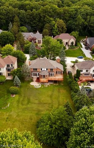 2898 Eagle Drive, Rochester Hills, MI 48309