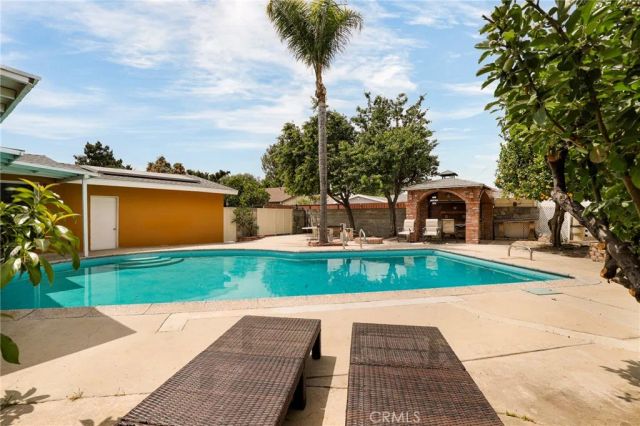 7647 Mason Avenue, Winnetka, CA 91306