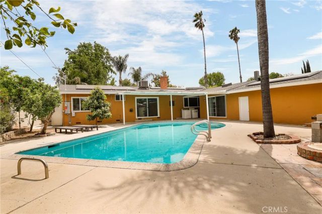 7647 Mason Avenue, Winnetka, CA 91306