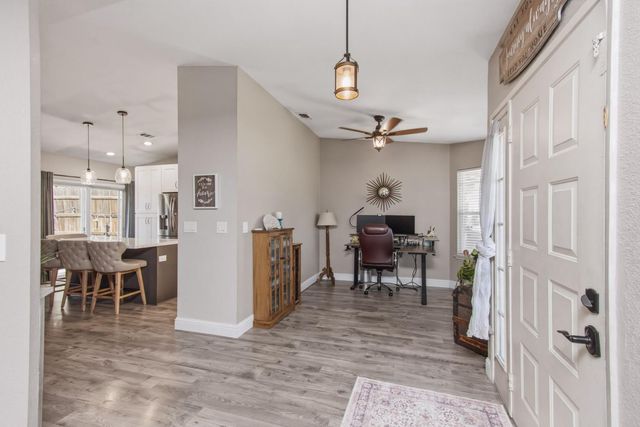 617 Grider Dr, Roseville, CA 95678