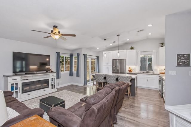 617 Grider Dr, Roseville, CA 95678