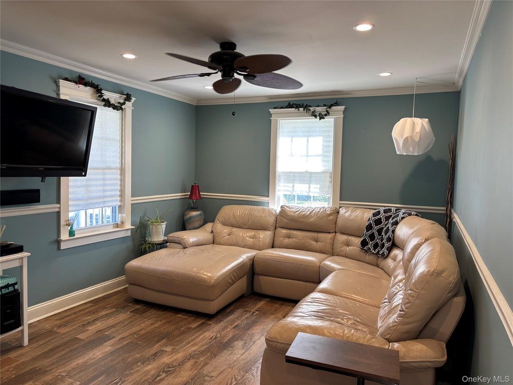 197 S 7th Street, Lindenhurst, NY 11757 — photo 2