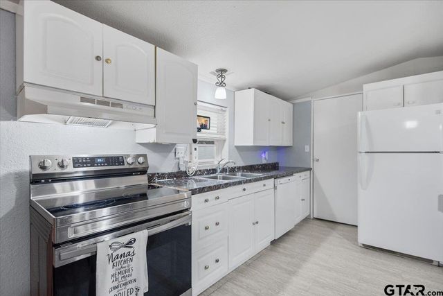 338 Bandera, Bullard, TX 75757