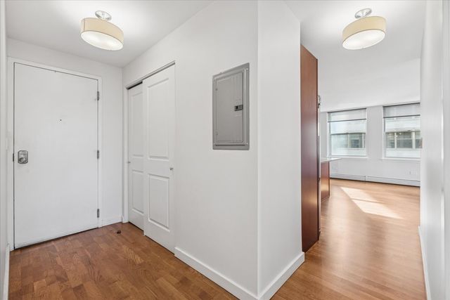 3033 N SHERIDAN Road 906, Chicago, IL 60657