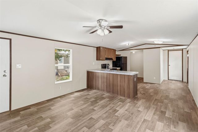 908 Turney LN, Smithville, TX 78957