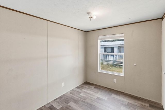 908 Turney LN, Smithville, TX 78957