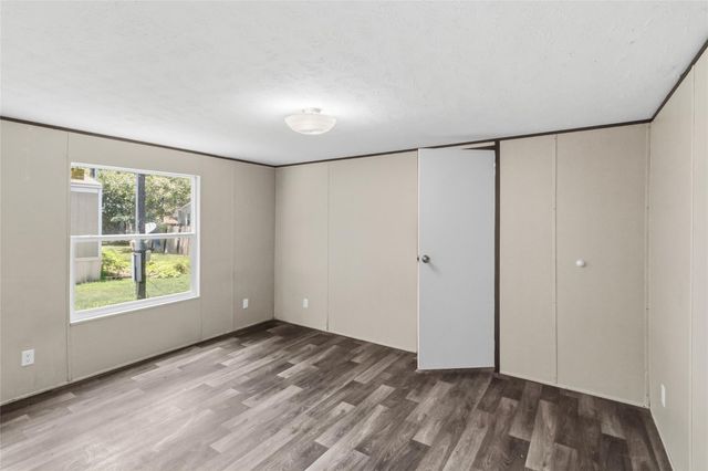 908 Turney LN, Smithville, TX 78957