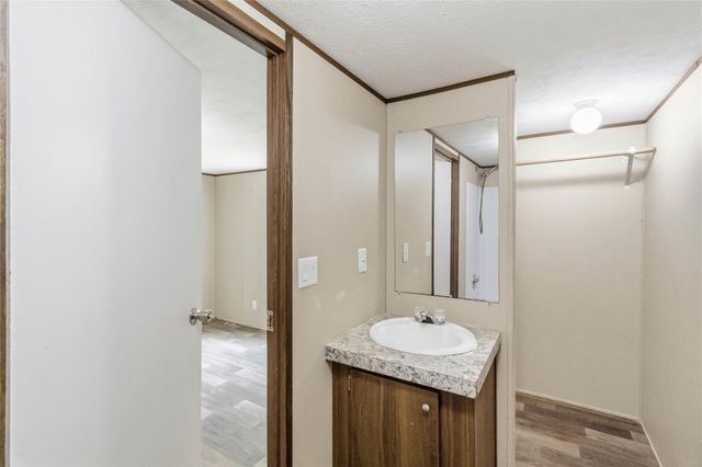 908 Turney LN, Smithville, TX 78957