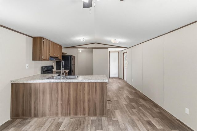 908 Turney LN, Smithville, TX 78957