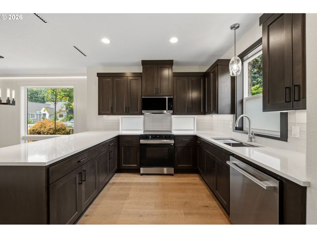 3996 Ne 35TH Ave, Portland, OR 97212