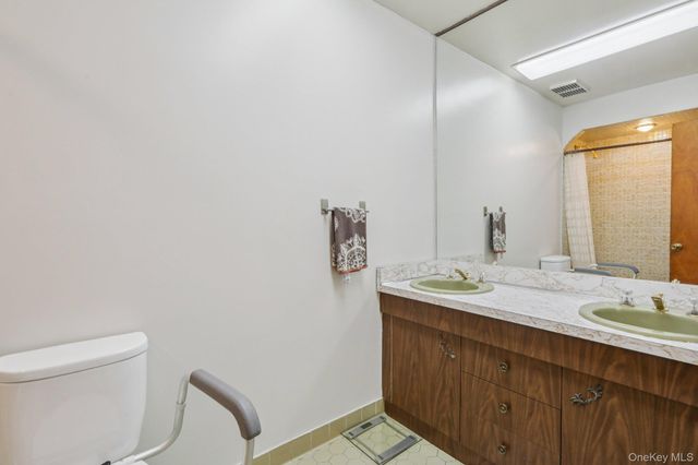 166 Park Hill Ave Yonkers, Yonkers, NY 10705