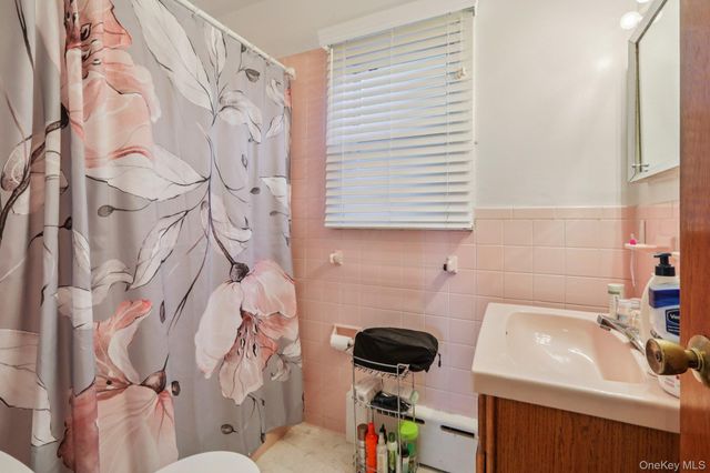 166 Park Hill Ave Yonkers, Yonkers, NY 10705