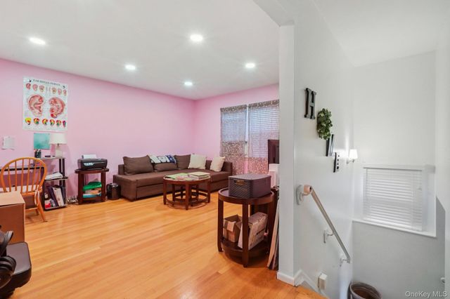 166 Park Hill Ave Yonkers, Yonkers, NY 10705