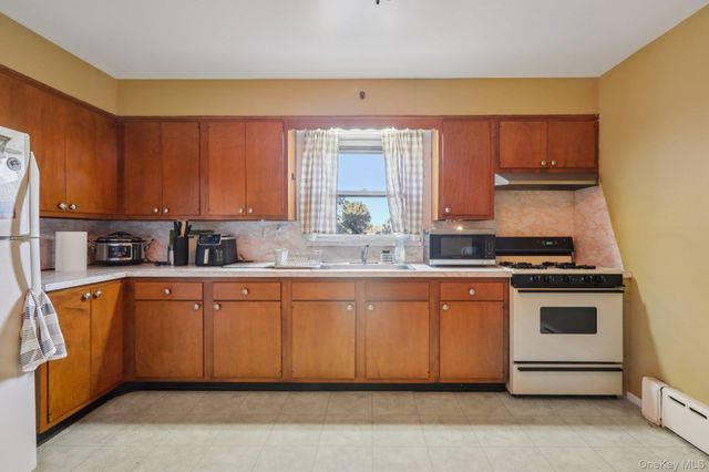 166 Park Hill Ave Yonkers, Yonkers, NY 10705