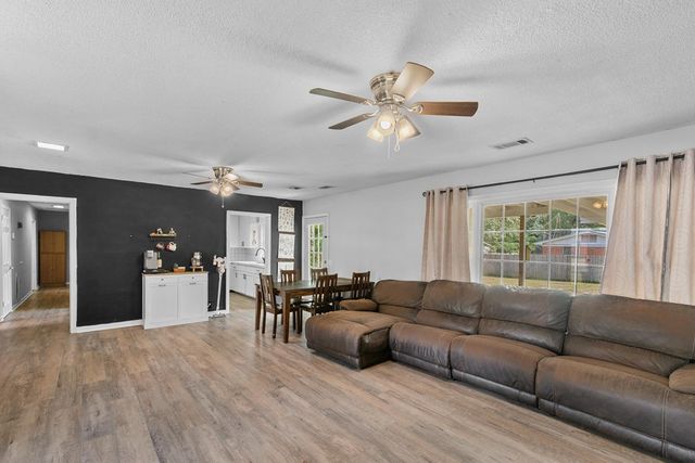 209 Sherwood Drive, Dothan, AL 36303