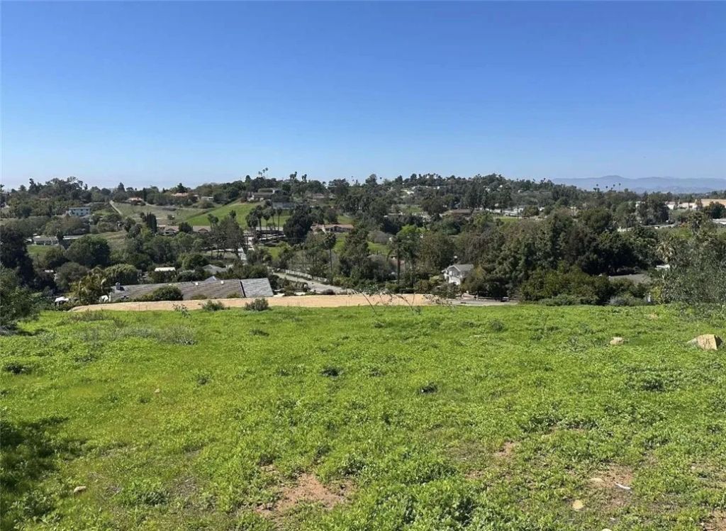 2234 Tierra Verde, Vista, CA 92084