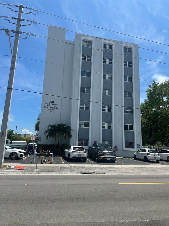 320 NE 12th Ave 408, Hallandale Beach, FL 33009