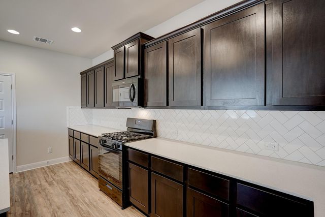 137 Goldfinch DR, San Marcos, TX 78666