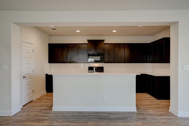 137 Goldfinch DR, San Marcos, TX 78666