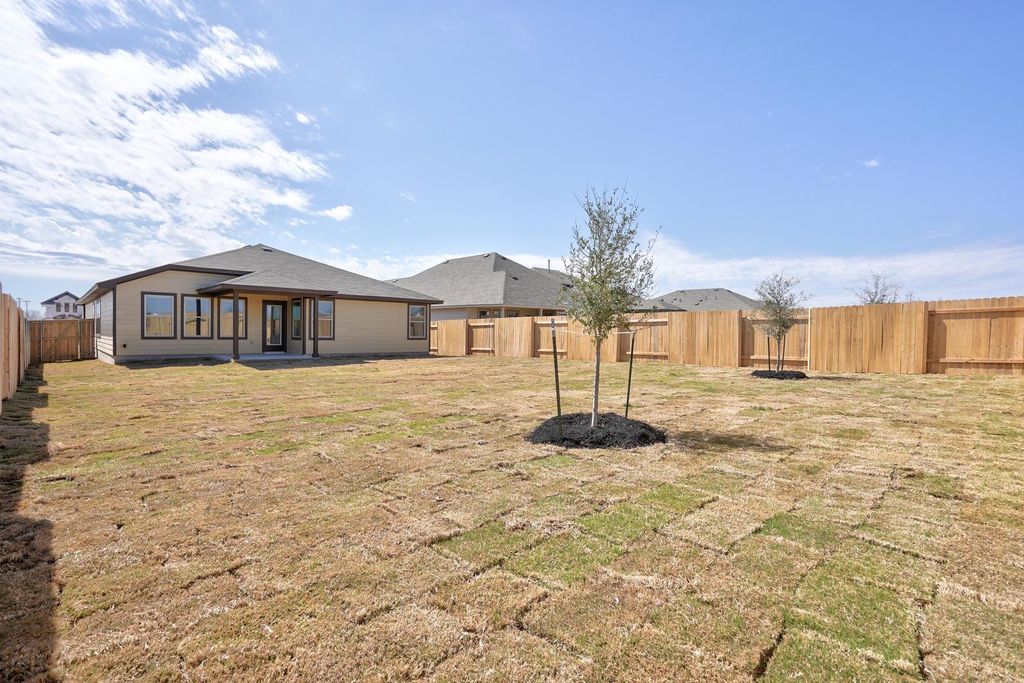 137 Goldfinch DR, San Marcos, TX 78666