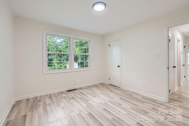 1224 E Woodlawn Road, Charlotte, NC 28209