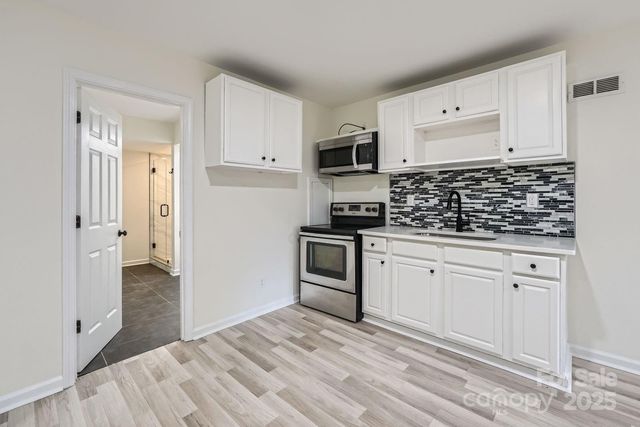 1224 E Woodlawn Road, Charlotte, NC 28209