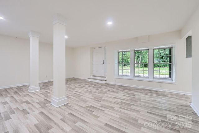 1224 E Woodlawn Road, Charlotte, NC 28209