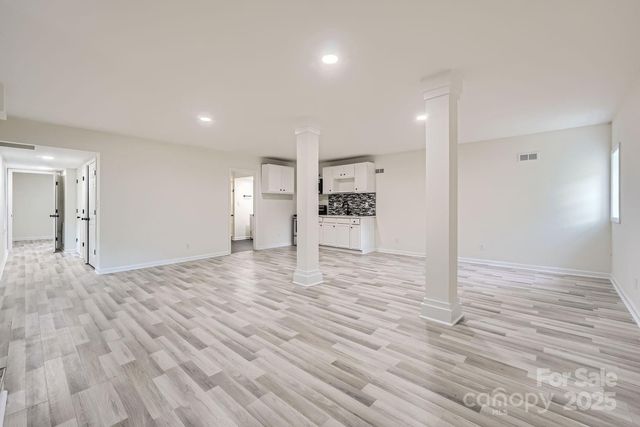 1224 E Woodlawn Road, Charlotte, NC 28209