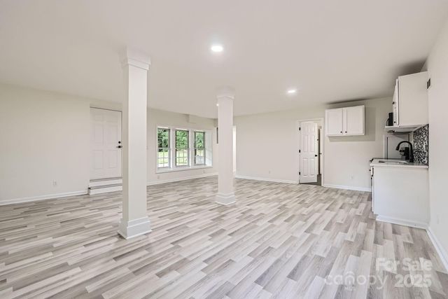 1224 E Woodlawn Road, Charlotte, NC 28209