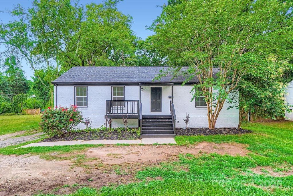 1224 E Woodlawn Road, Charlotte, NC 28209