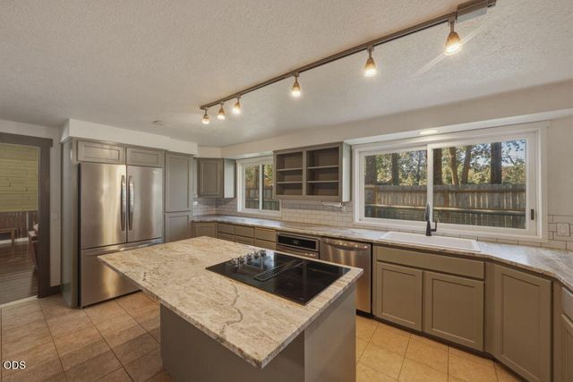 60282 Cree Circle, Bend, OR 97702