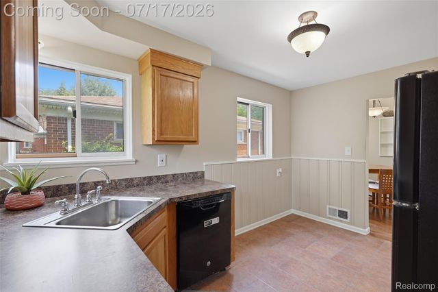 29697 Spoon, Madison Heights, MI 48071