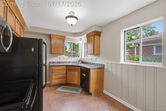 29697 Spoon, Madison Heights, MI 48071